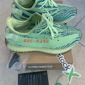 Yeezy Boost 350 V2 Men’s Semi Frozen Yellow.